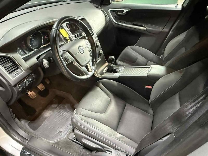 Begagnad Volvo XC60 Momentum 164 HK (120 kW) 2013 Silver SUV