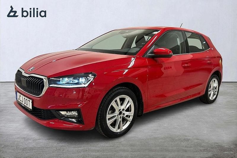 Röd Begagnad 2022 Skoda Fabia Style Halvkombi | 203 900 kr (Lite dyr) - Bild 1/4