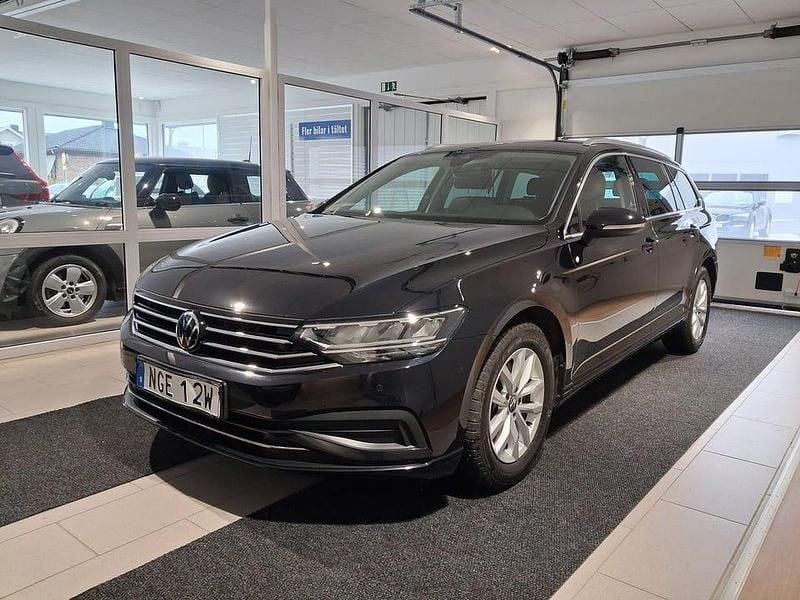 Begagnad VW Passat Sport 150 HK (110 kW) 2023 Deep black pearl Kombi