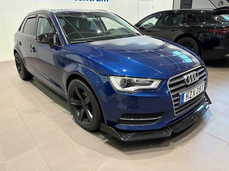 Blå Begagnad 2015 Audi A3 Sportback Attraction Halvkombi | 159 900 kr (Marknadspris) - Bild 1/4