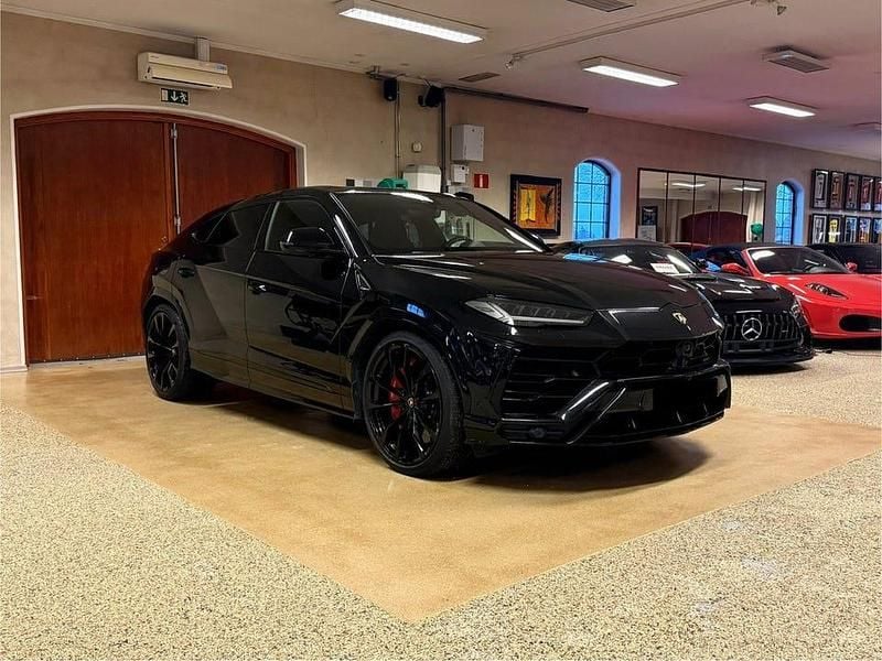 Begagnad Lamborghini Urus 650 HK (478 kW) 2021 Svart SUV