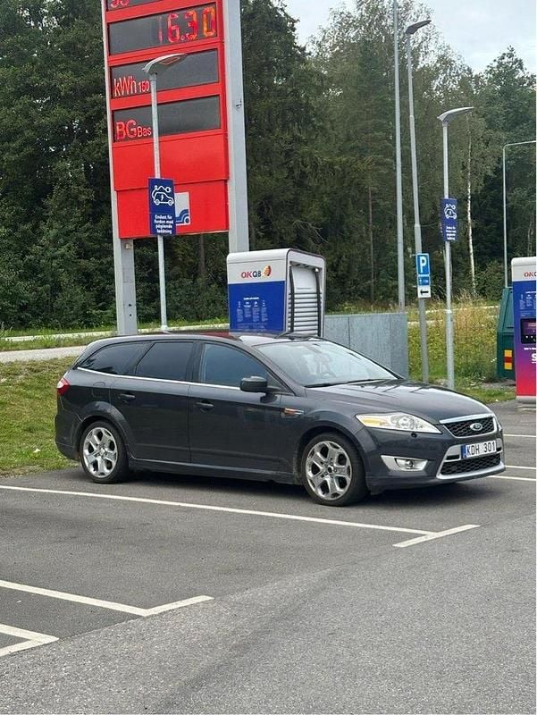 Grå Begagnad 2010 Ford Mondeo Titanium Kombi | 15 000 kr (Superpris) - Bild 1/4