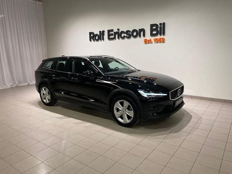 Begagnad Volvo V60 CC 200 HK (147 kW) 2022 Svart Kombi