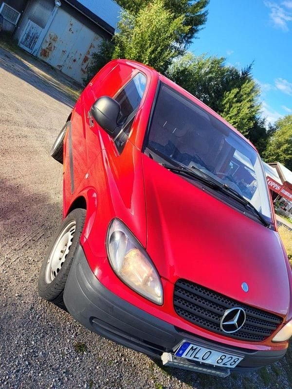 Röd Begagnad 2007 Mercedes Vito Minibuss | 25 000 kr (Marknadspris) - Bild 1/4