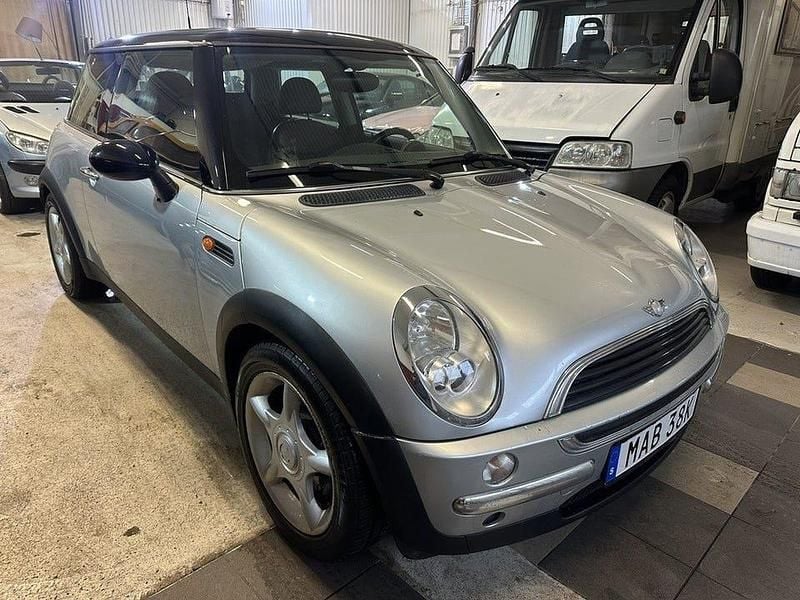 Begagnad Mini Cooper 116 HK (85 kW) 2002 Silver Halvkombi