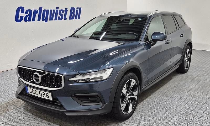 Denimblå metallic Begagnad 2019 Volvo V60 CC Momentum Kombi | 314 000 kr (Marknadspris) - Bild 1/4