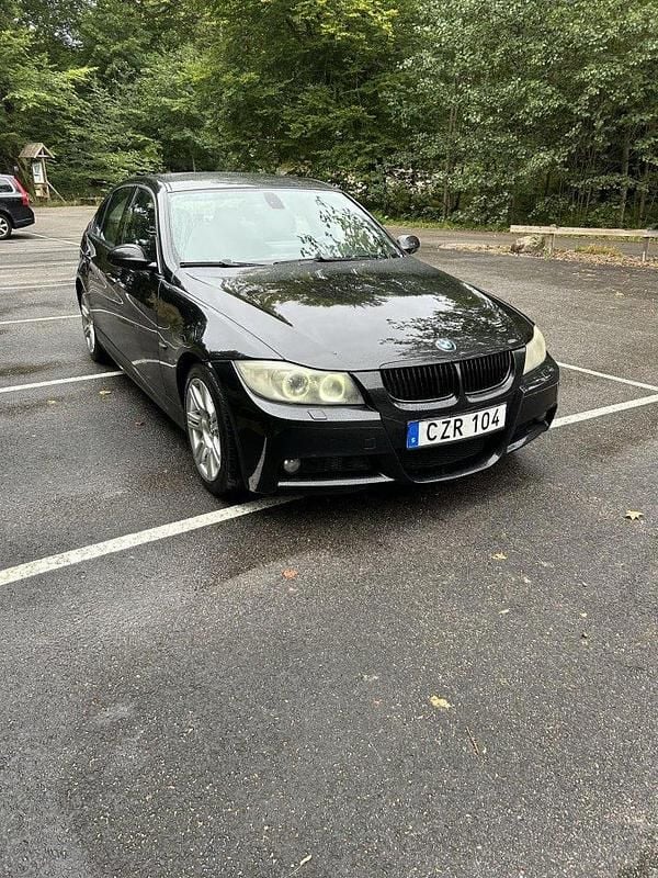 Svart Begagnad 2007 BMW 325 Comfort Edition Sedan | 65 000 kr (Superpris) - Bild 1/4