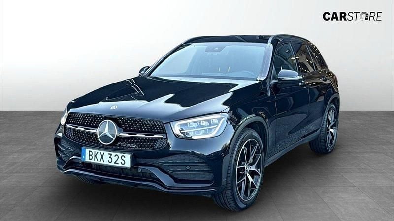 Svart (black) Begagnad 2022 Mercedes GLC220 Premium SUV | 384 900 kr (Marknadspris) - Bild 1/4