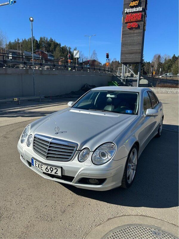 Silver Begagnad 2009 Mercedes E280 Classic Sedan | 69 000 kr (Bra pris) - Bild 1/4