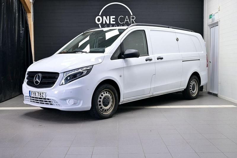 Vit Begagnad 2022 Mercedes Vito Minibuss | 384 900 kr (Marknadspris) - Bild 1/4