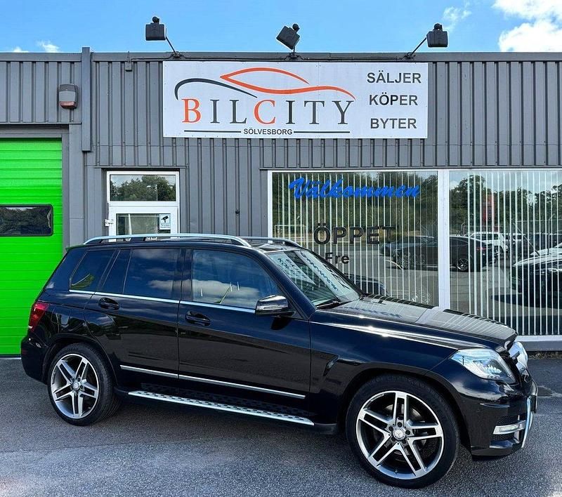 Svart Begagnad 2015 Mercedes GLK220 AMG line SUV | 189 900 kr (Marknadspris) - Bild 1/4