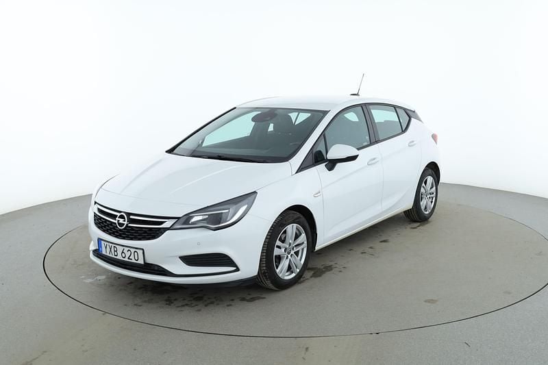 Vit Begagnad 2017 Opel Astra Enjoy Halvkombi | 91 000 kr (Marknadspris) - Bild 1/4