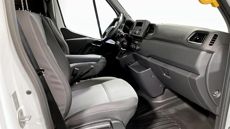 Begagnad Renault Master 145 HK (106 kW) 2024 Minibuss