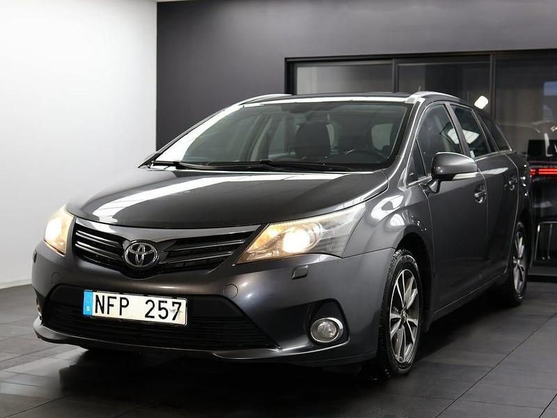 Begagnad Toyota Avensis 125 HK (91 kW) 2012 Grå Kombi