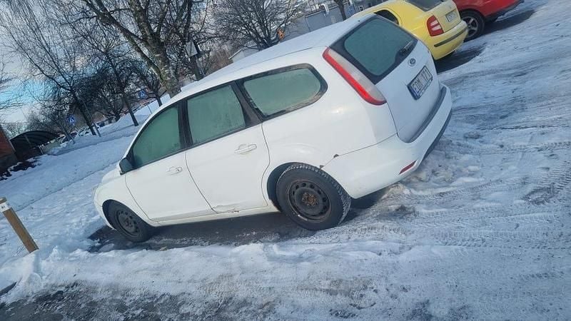 Begagnad Ford Focus 90 HK (66 kW) 2011 Kombi