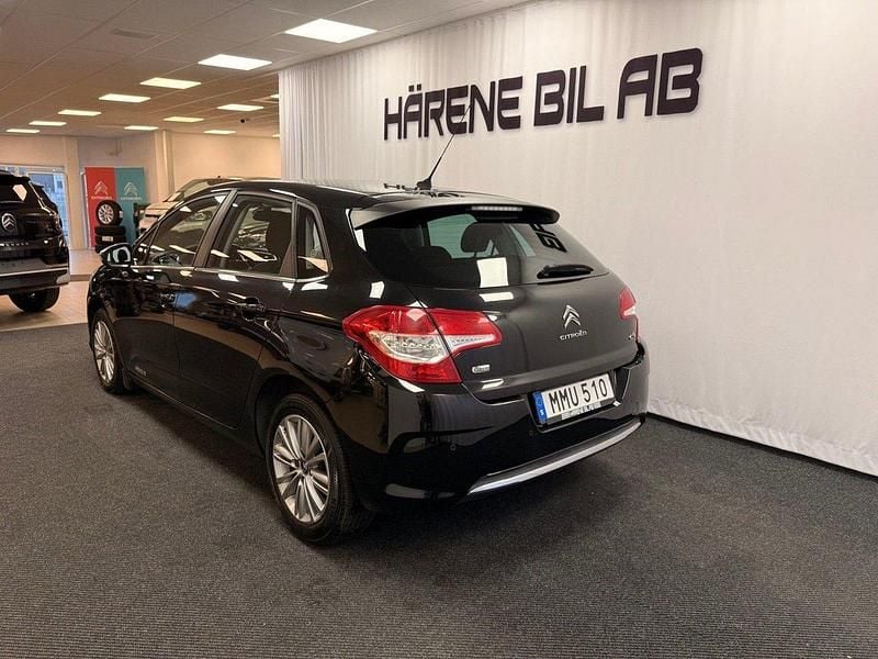 Begagnad Citroën C4 114 HK (83 kW) 2014 Blå (svartmet) Halvkombi