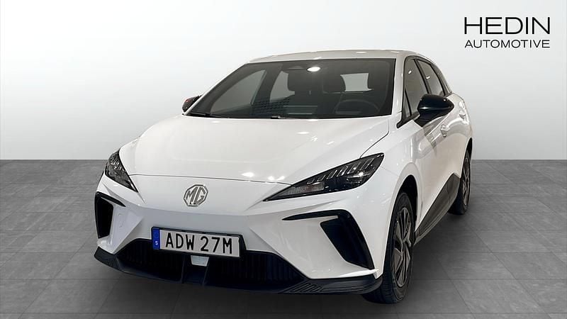 Vit (white) Begagnad 2023 MG MG4 EV Halvkombi | 239 900 kr (Marknadspris) - Bild 1/4
