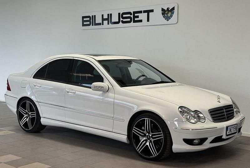 Vit Begagnad 2002 Mercedes C32 AMG AMG Sedan | 159 900 kr - Bild 1/4