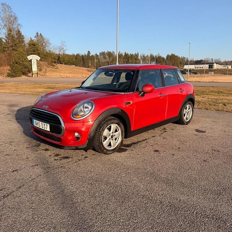 Begagnad Mini ONE 102 HK (75 kW) 2016 Halvkombi