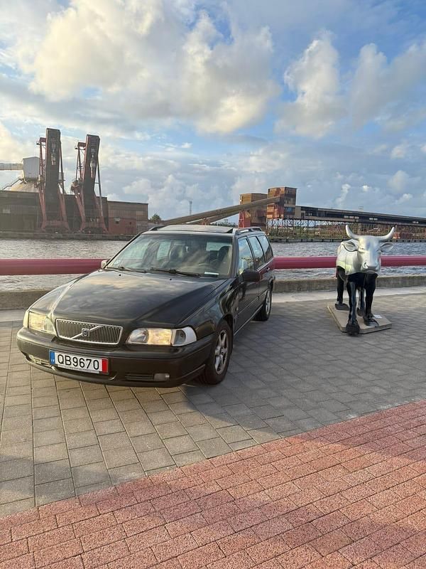 Svart Begagnad 2000 Volvo V70 Kombi | 10 000 kr - Bild 1/2