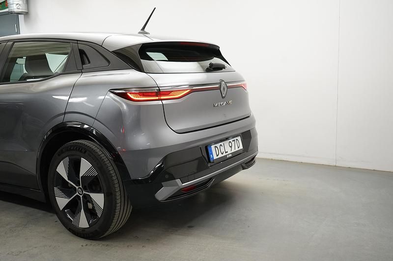 Begagnad Renault Mégane IV Equilibre 97 kW (132 HK) 2022 Grå Halvkombi