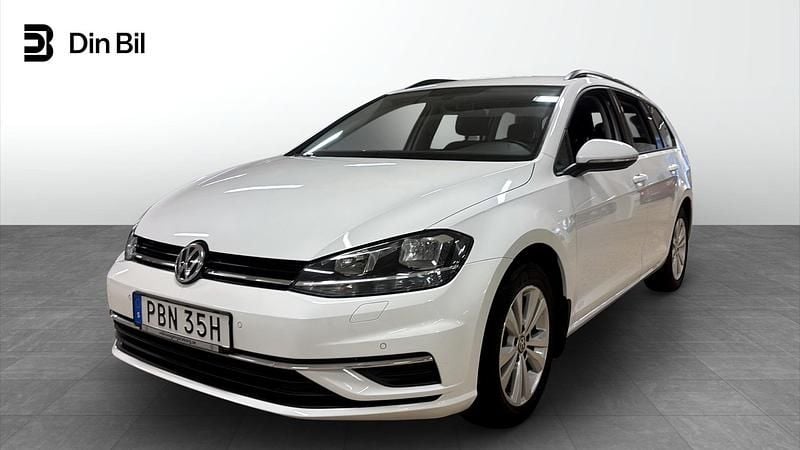 Pure white Begagnad 2020 VW Golf VII Kombi | 199 900 kr (Marknadspris) - Bild 1/4