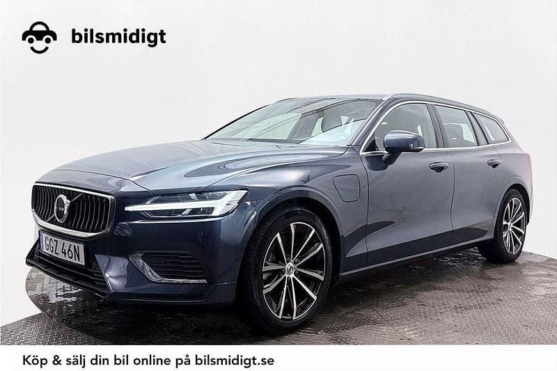 Mörkblå Begagnad 2023 Volvo V60 Plus Kombi | 444 900 kr (Marknadspris) - Bild 1/3