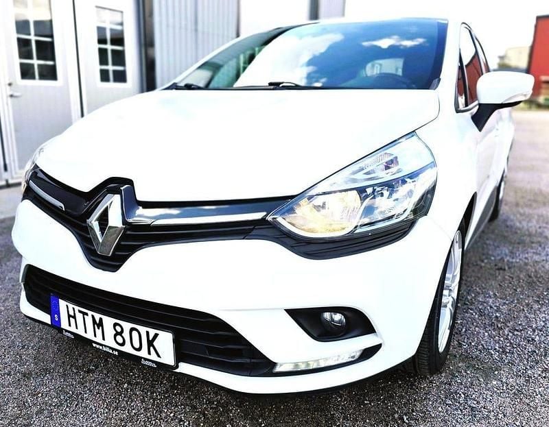 Vit Begagnad 2019 Renault Clio IV Zen Halvkombi | 85 000 kr (Bra pris) - Bild 1/4