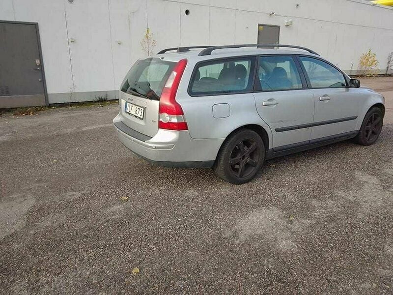 Begagnad Volvo V50 Kinetic 126 HK (92 kW) 2005 Ljusgrå Kombi