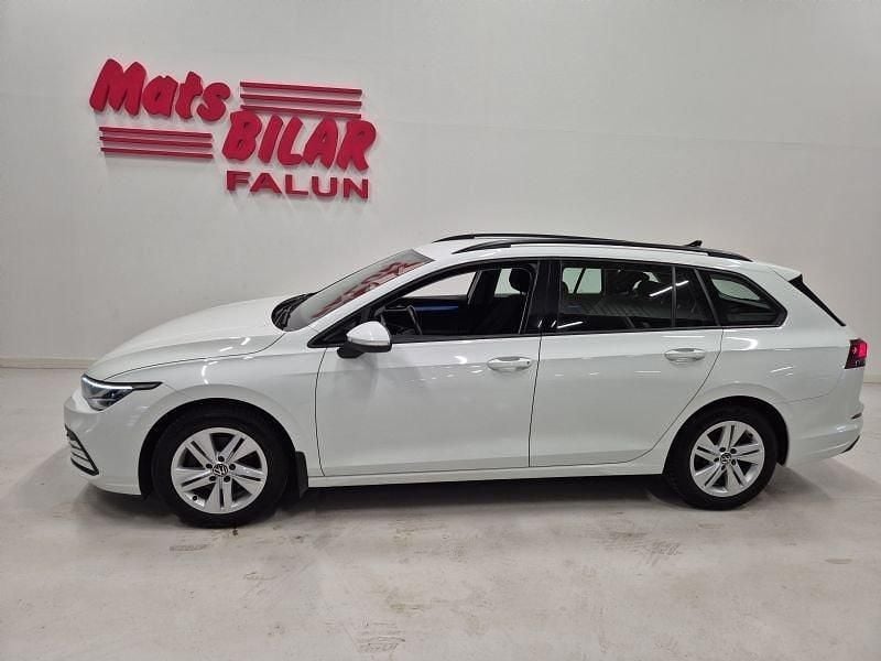Vit Begagnad 2021 VW Golf VIII Kombi | 249 900 kr (Dyr) - Bild 1/4