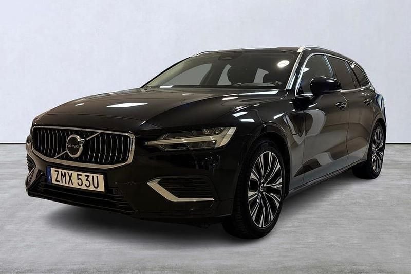 Svart Begagnad 2024 Volvo V60 Core Kombi | 399 900 kr (Marknadspris) - Bild 1/4