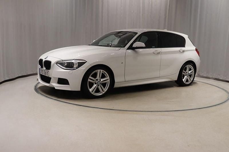 Vit Begagnad 2014 BMW 116 M Sport Halvkombi | 99 900 kr (Bra pris) - Bild 1/4