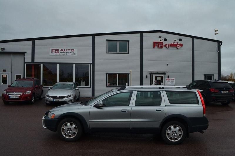 Silver Begagnad 2006 Volvo XC70 Summum Kombi | 44 900 kr (Marknadspris) - Bild 1/4