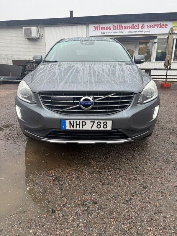 Grå Begagnad 2017 Volvo XC60 Momentum SUV | 199 000 kr (Superpris) - Bild 1/4