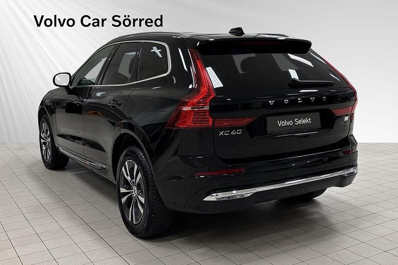 Begagnad Volvo XC60 Core 355 HK (261 kW) 2022 Svart SUV