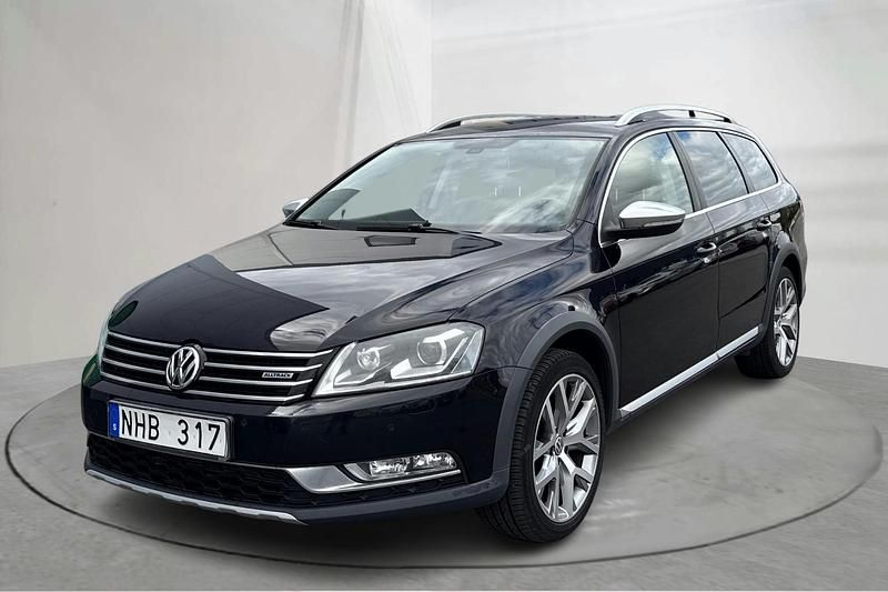 Svart Begagnad 2014 VW Passat Sedan | 111 000 kr (Marknadspris) - Bild 1/4