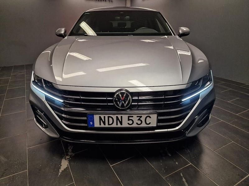 Begagnad VW Arteon R-line 218 HK (160 kW) 2021 Grå metallic Kombi