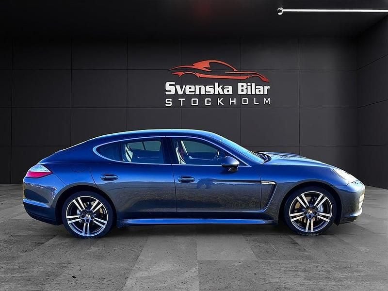 Mörkblå Begagnad 2010 Porsche Panamera Halvkombi | 249 900 kr - Bild 1/4