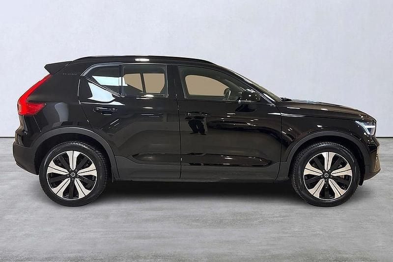 Begagnad Volvo XC40 Core 185 kW (252 HK) 2022 Svart SUV