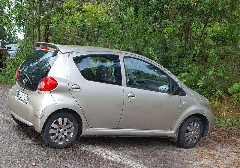 Brun Begagnad 2008 Toyota Aygo Halvkombi | 26 000 kr (Marknadspris) - Bild 1/4