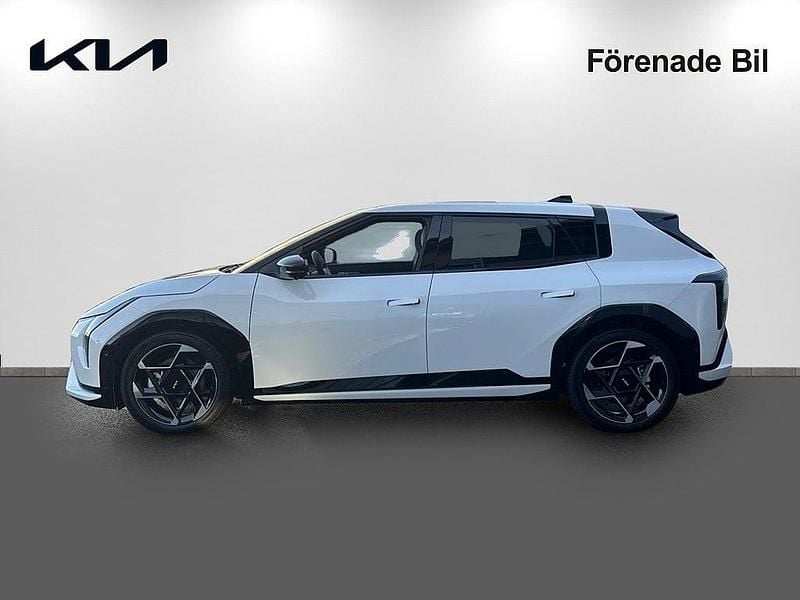 Ny Kia EV4 2026 Vit Halvkombi