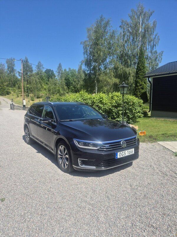 Svart Begagnad 2017 VW Passat GTE Kombi | 169 000 kr (Marknadspris) - Bild 1/4