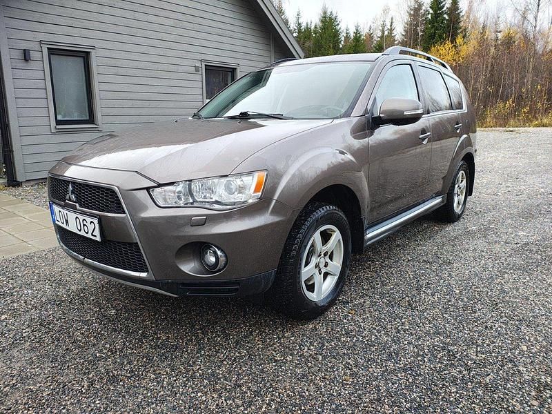 Brun Begagnad 2011 Mitsubishi Outlander SUV | 59 900 kr (Marknadspris) - Bild 1/4
