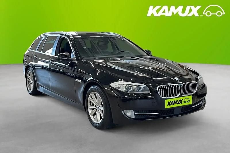 Svart Begagnad 2013 BMW 520 Sport Line Kombi | 134 900 kr (Bra pris) - Bild 1/4