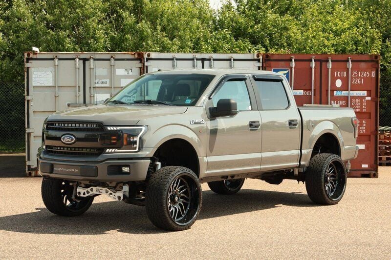Grå Begagnad 2018 Ford F-150 Pickup | 449 900 kr - Bild 1/4