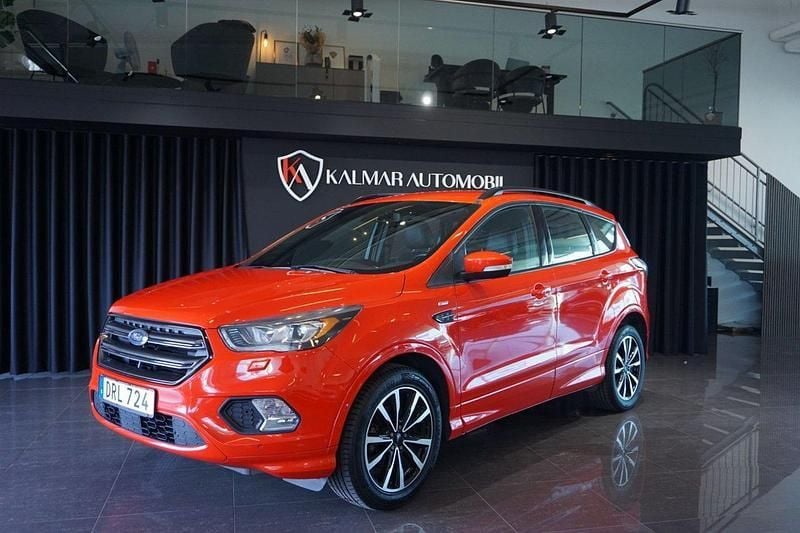 Röd Begagnad 2016 Ford Kuga ST-Line SUV | 149 900 kr (Marknadspris) - Bild 1/3