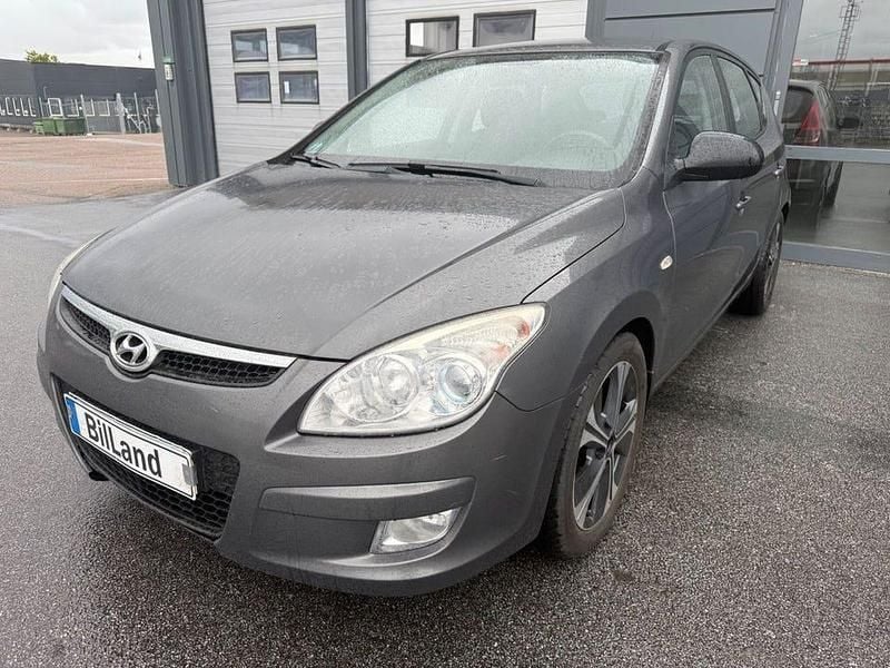 Grå Begagnad 2008 Hyundai i30 Halvkombi | 39 900 kr (Marknadspris) - Bild 1/4