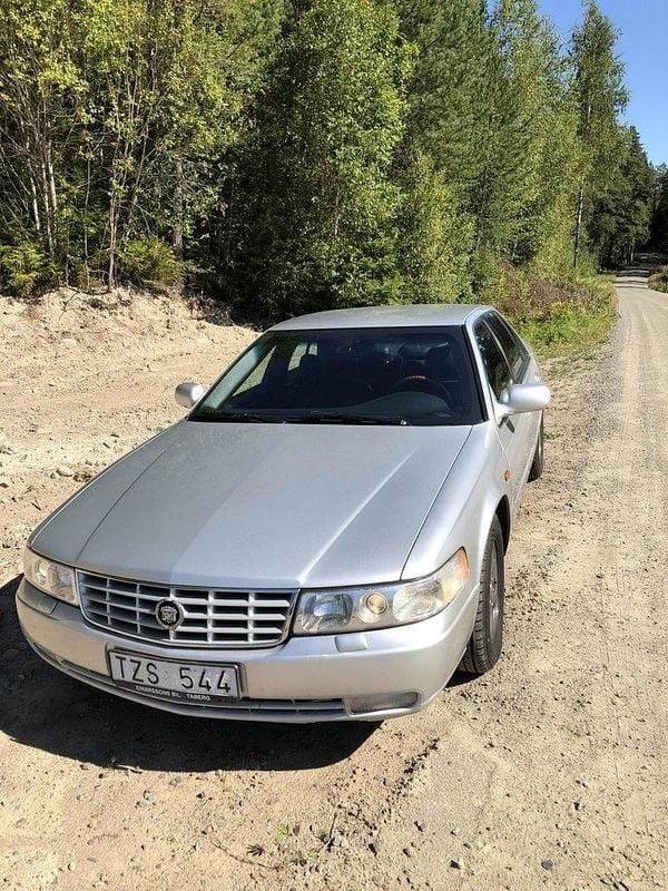 Silver Begagnad 2001 Cadillac Seville STS Sedan | 70 000 kr - Bild 1/4