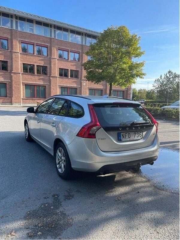 Grå Begagnad 2013 Volvo V60 Kombi | 90 000 kr (Superpris) - Bild 1/3