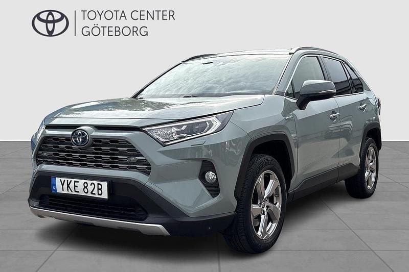Grön Begagnad 2021 Toyota RAV4 Hybrid Executive SUV | 359 900 kr (Marknadspris) - Bild 1/2